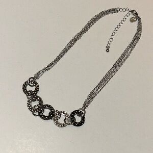 🩶🖤Lia Sophia retired “contrast” interlocking circle necklace🩶🖤